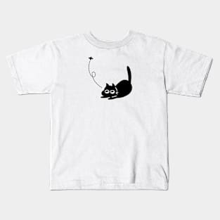 Black cat and fly Kids T-Shirt